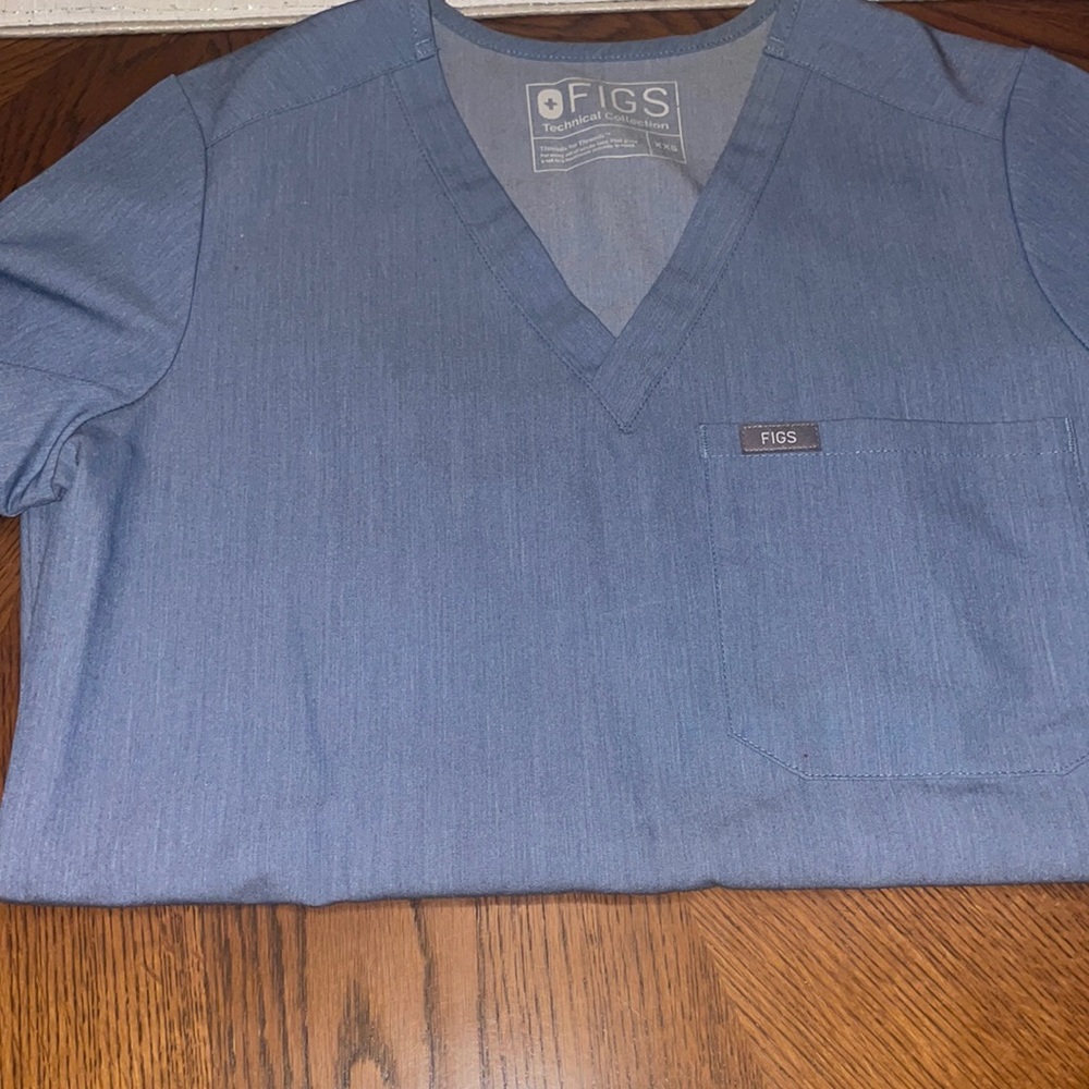 Figs scrubs technical collection top